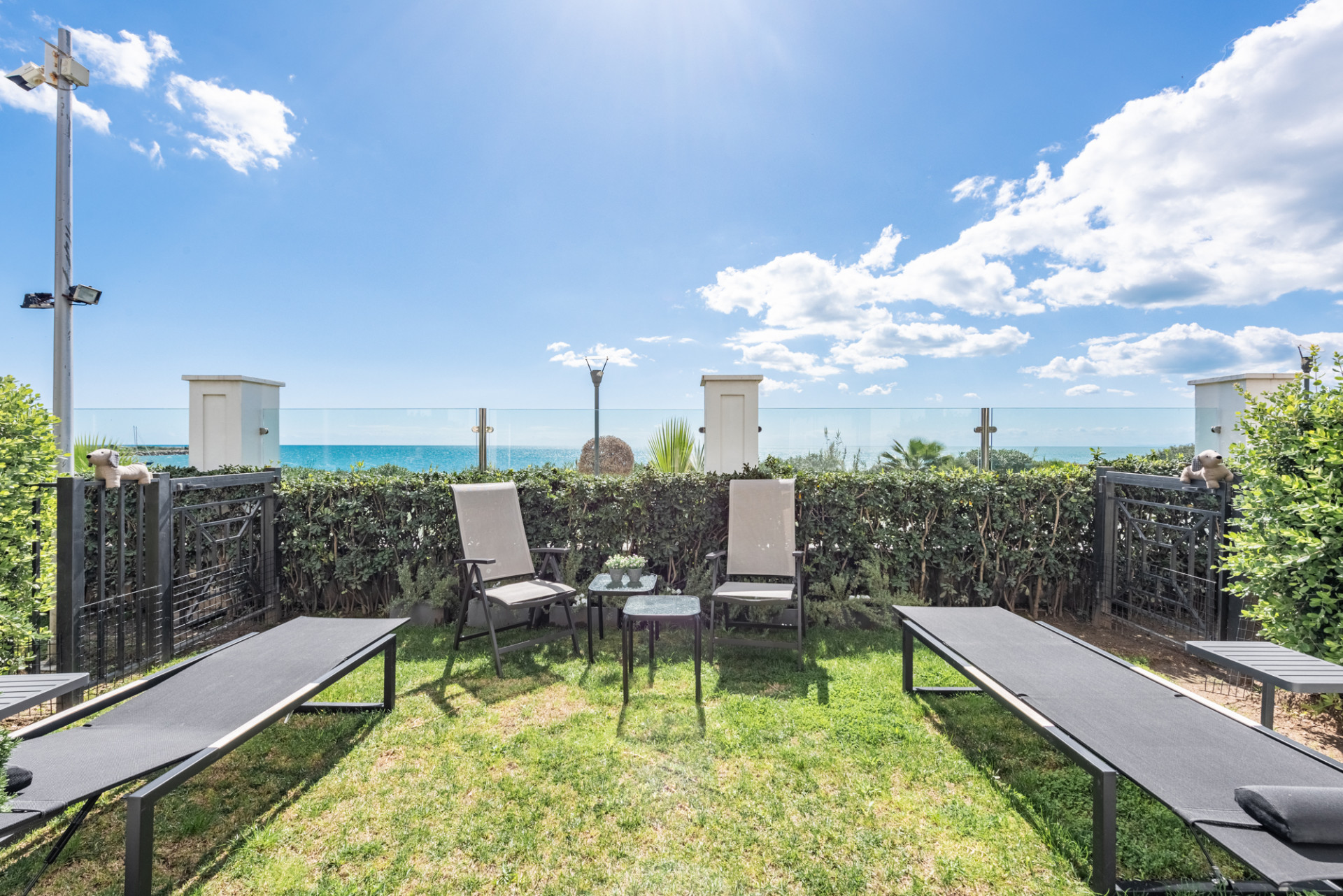 2 Bedroom Apartment in Estepona - Photo 2