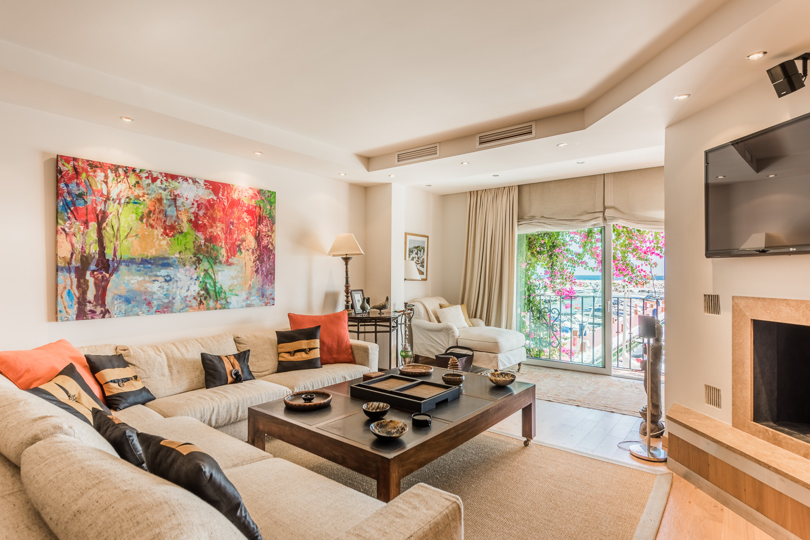 1 Bedroom Apartment in Marbella - Photo 3