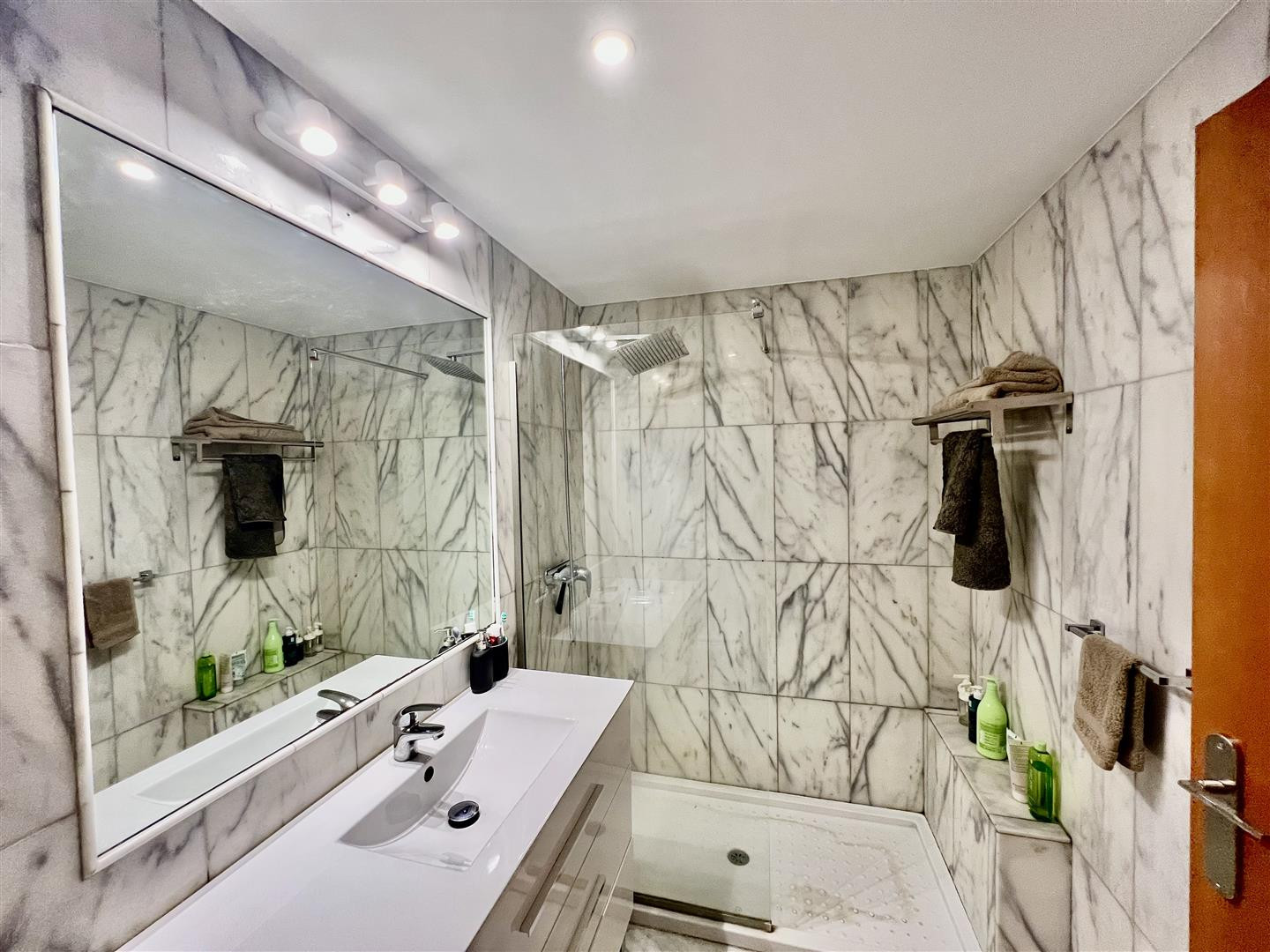1 Bedroom Apartment in Estepona - Photo 17
