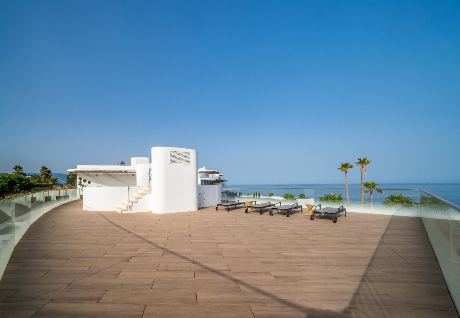 3 Bedroom Apartment in Estepona - Photo 3