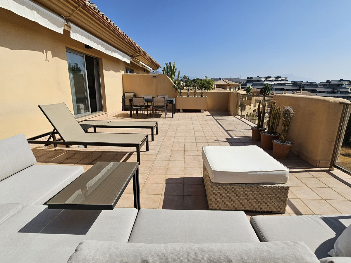 2 Bedroom Penthouse in Estepona - Photo 9