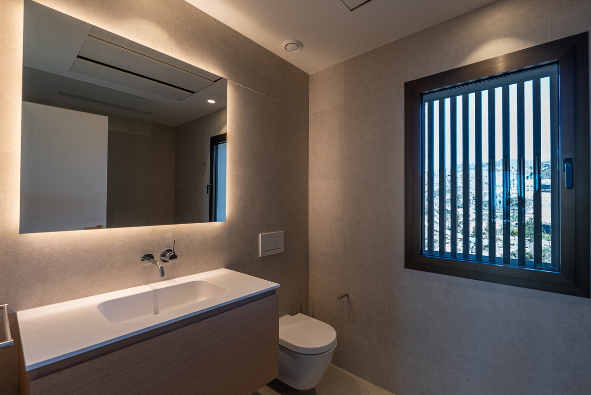 4 Bedroom Apartment in Benahavís - Photo 19