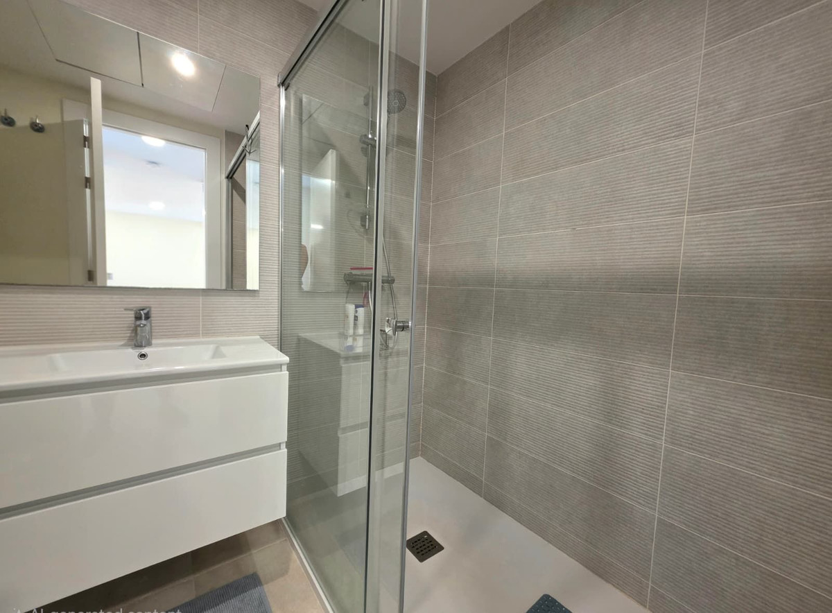 2 Bedroom Apartment in Estepona - Photo 20