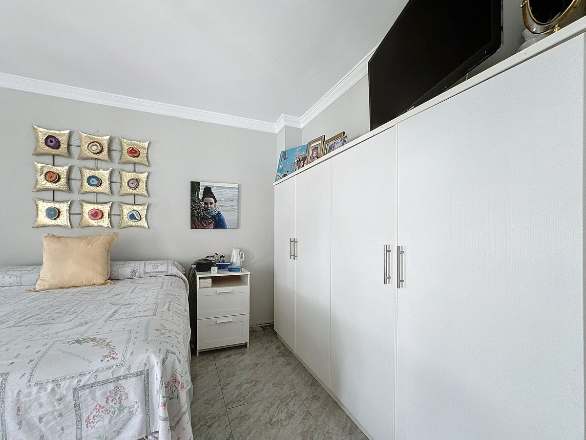 5 Bedroom Villa in Estepona - Photo 33