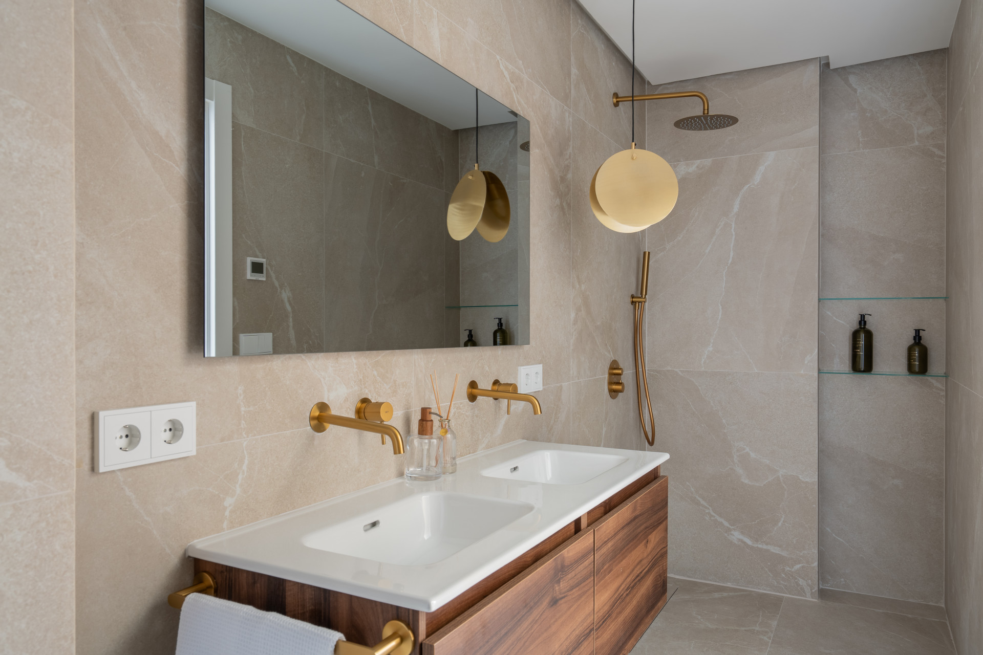 2 Bedroom Apartment in Marbella - Photo 13