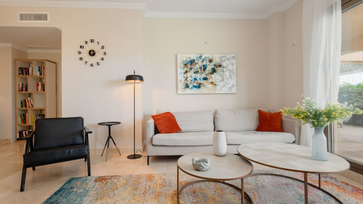 3 Bedroom Apartment in Benahavís - Photo 12
