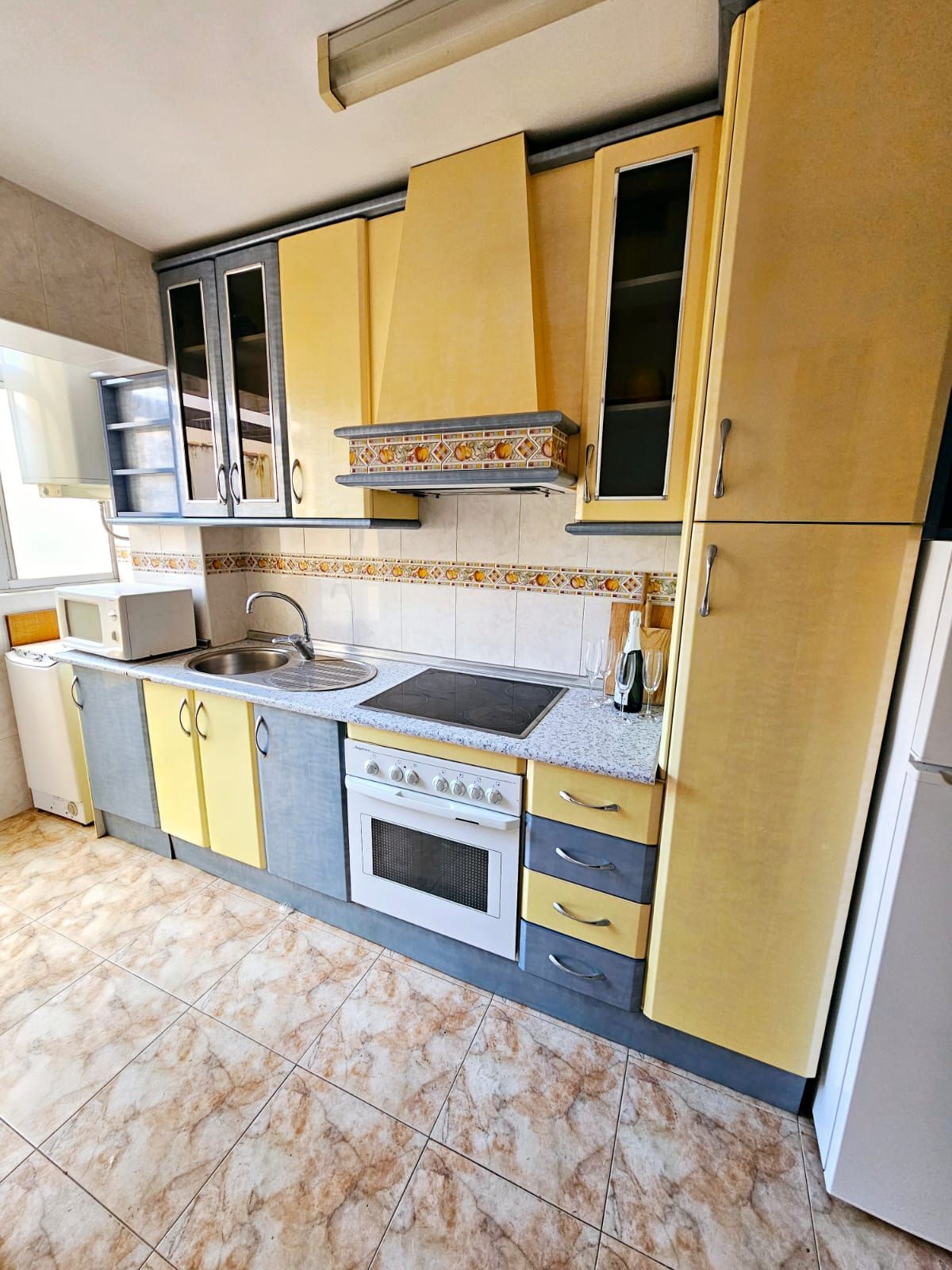3 Bedroom Apartment in Fuengirola - Photo 3