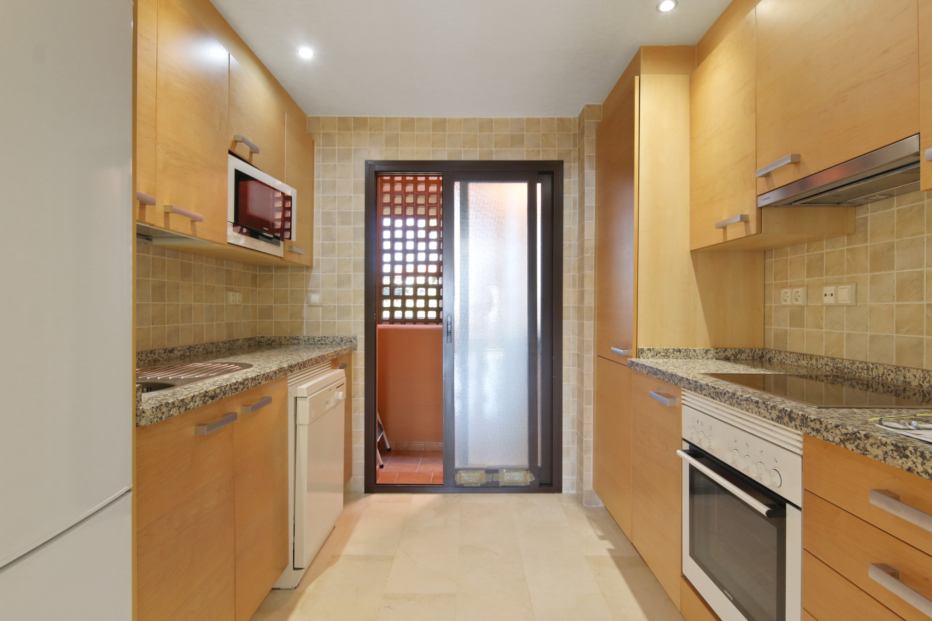 2 Bedroom Penthouse in Estepona - Photo 7