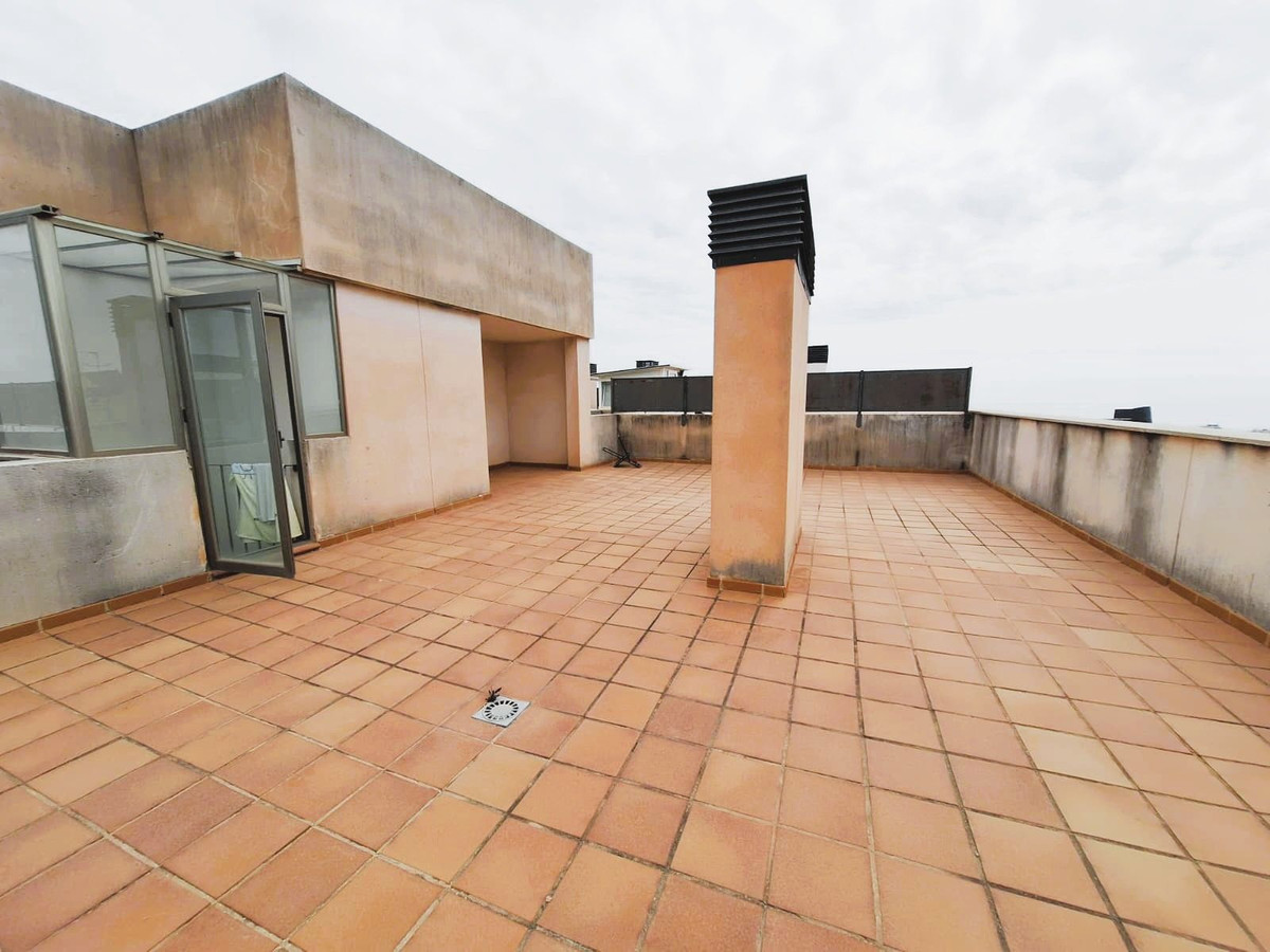 3 Bedroom Penthouse in Torremolinos - Photo 8