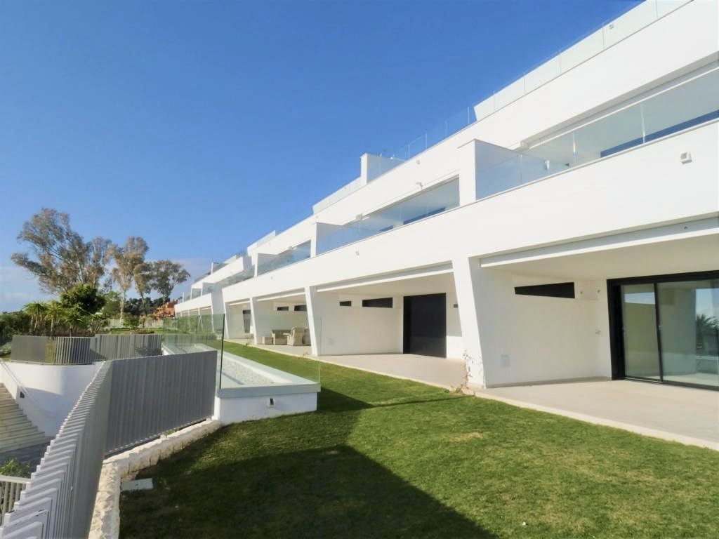 3 Bedroom Apartment in Marbella - Photo 2
