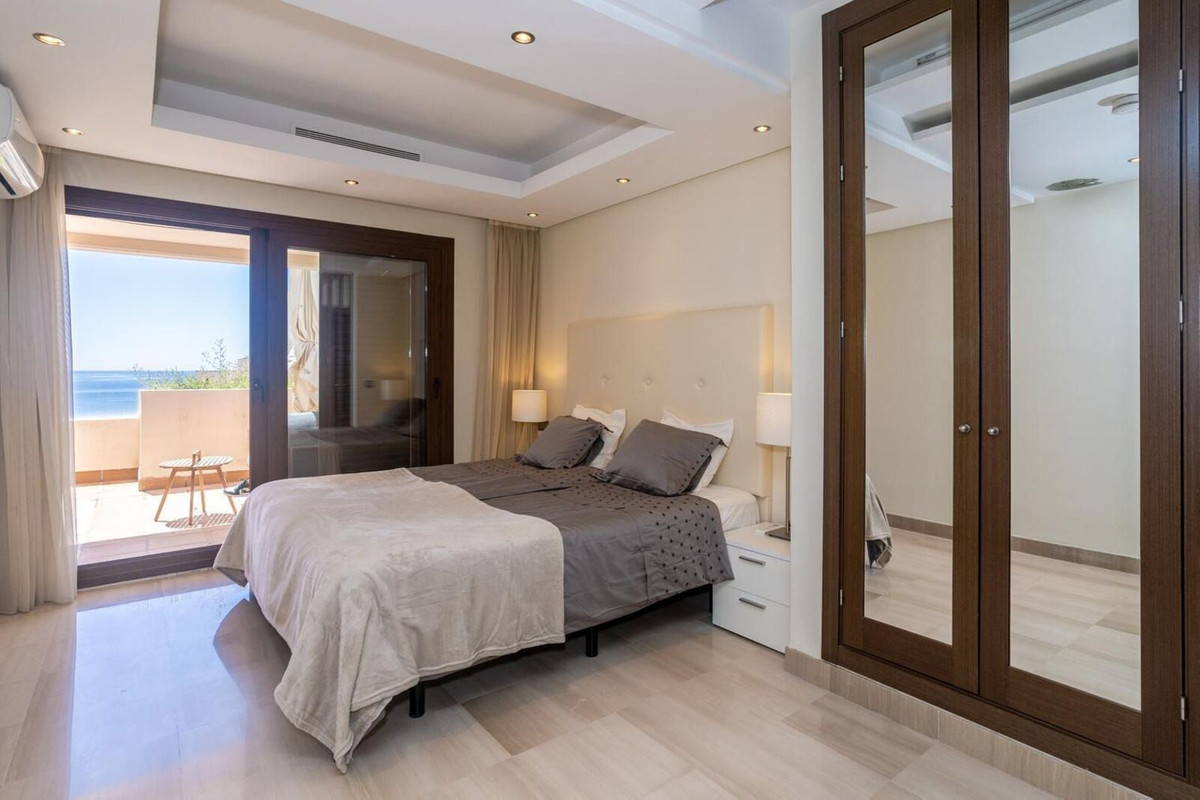 2 Bedroom Penthouse in Estepona - Photo 15