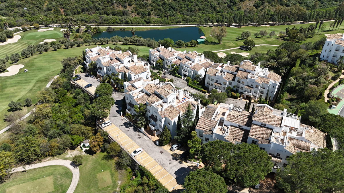 3 Bedroom Apartment in Benahavís - Photo 40