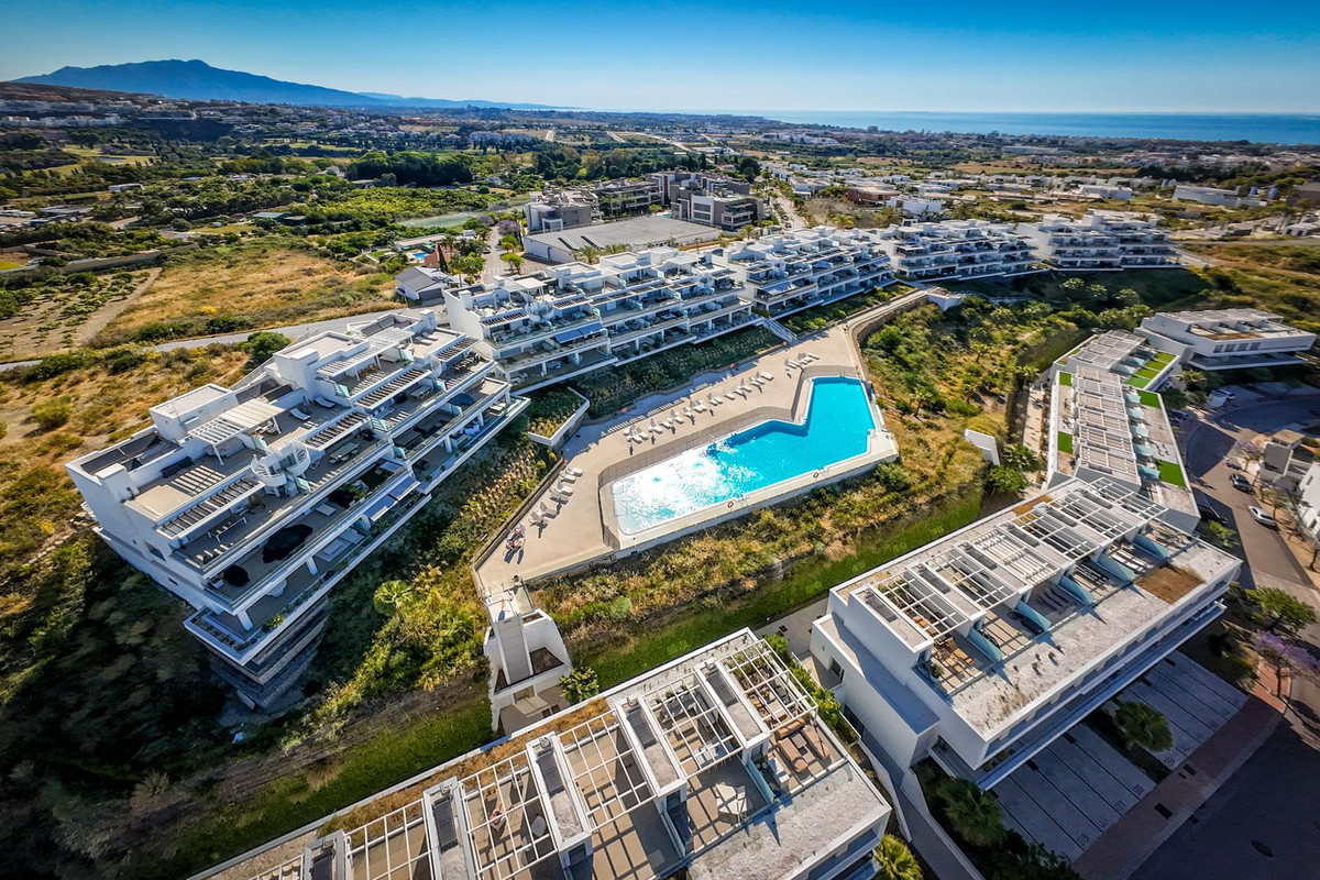 2 Bedroom Apartment in Estepona - Photo 24