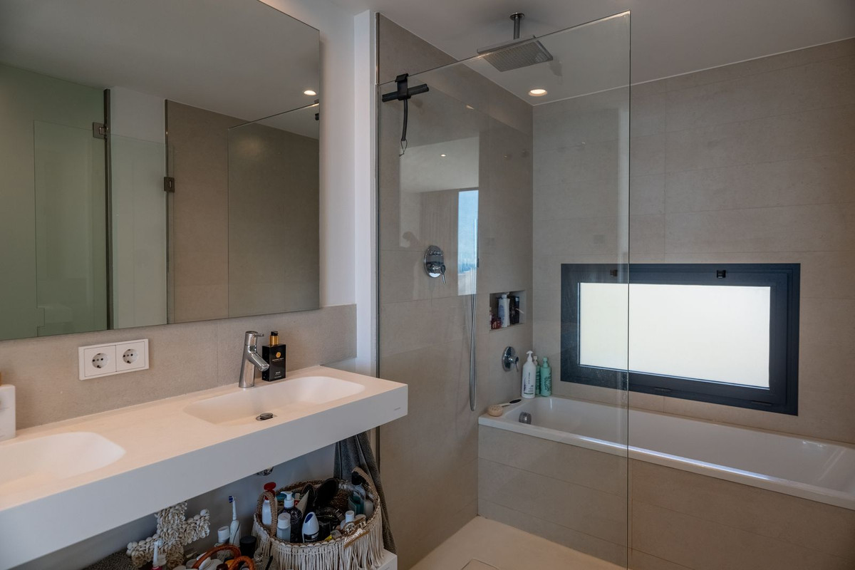 3 Bedroom Penthouse in Fuengirola - Photo 20