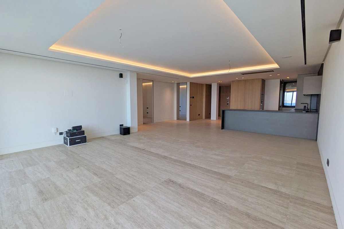 3 Bedroom Apartment in Estepona - Photo 5