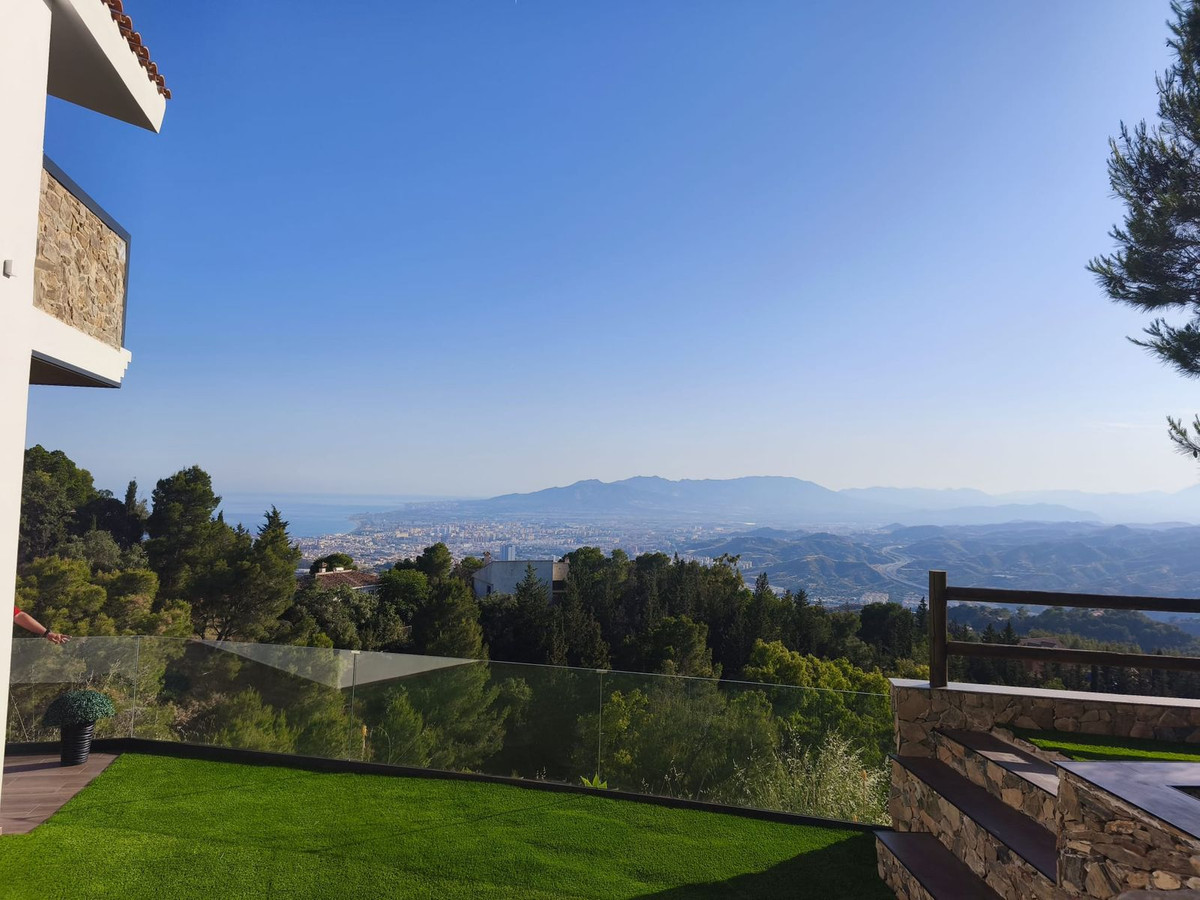 4 Bedroom Villa in Málaga - Photo 26