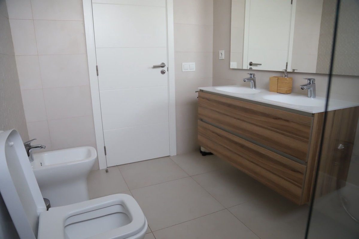 3 Bedroom Apartment in Estepona - Photo 23