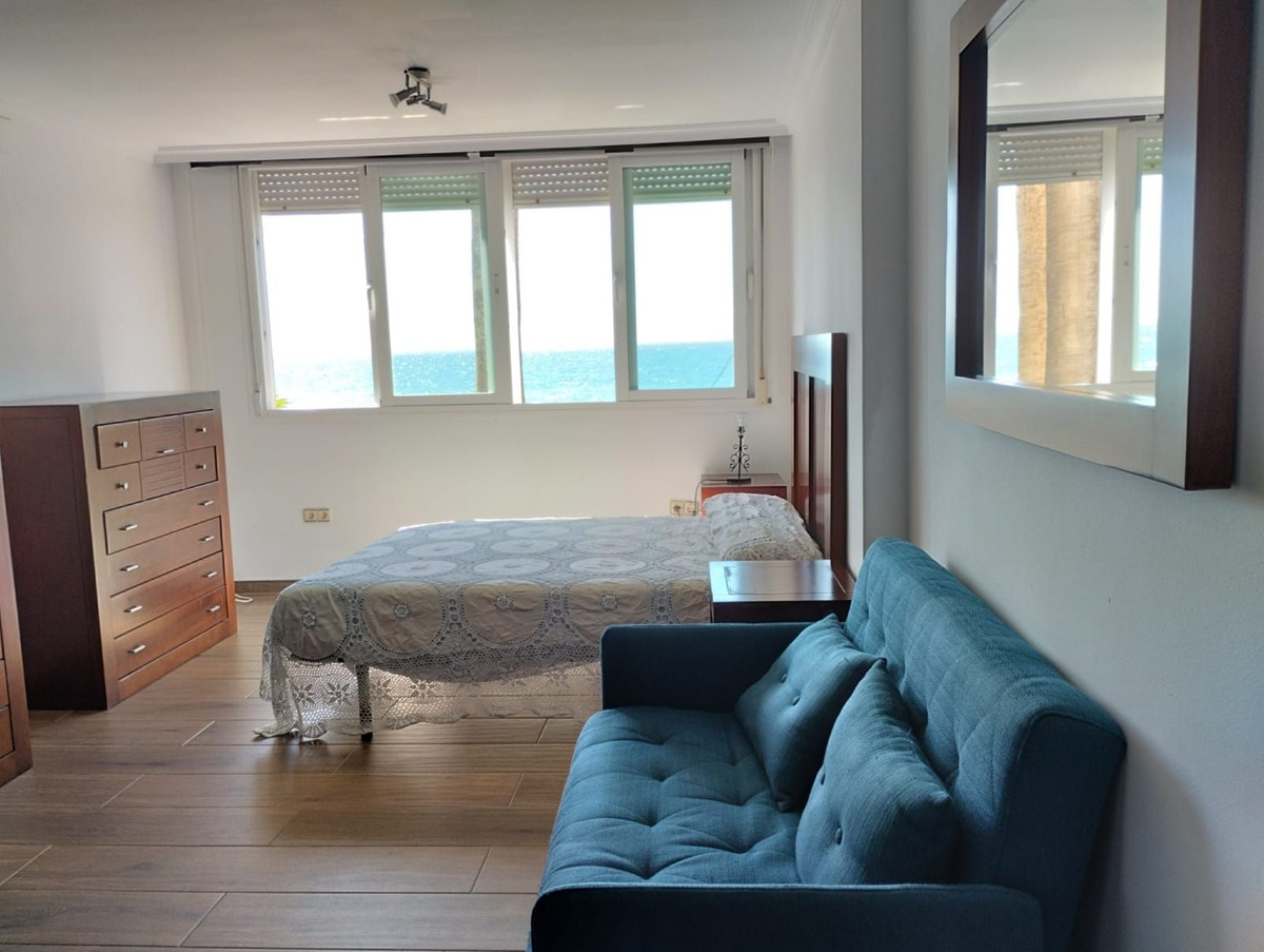2 Bedroom Apartment in Benalmádena - Photo 7