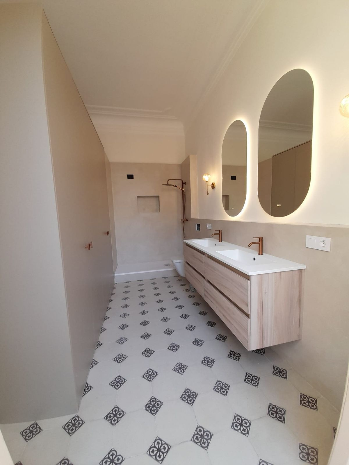 4 Bedroom Apartment in Málaga - Photo 10