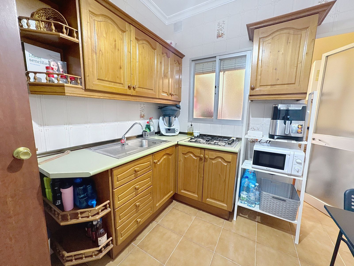 5 Bedroom Villa in Estepona - Photo 13