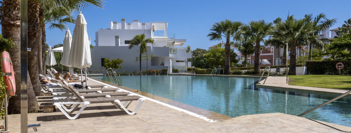 2 Bedroom Apartment in Estepona - Photo 19
