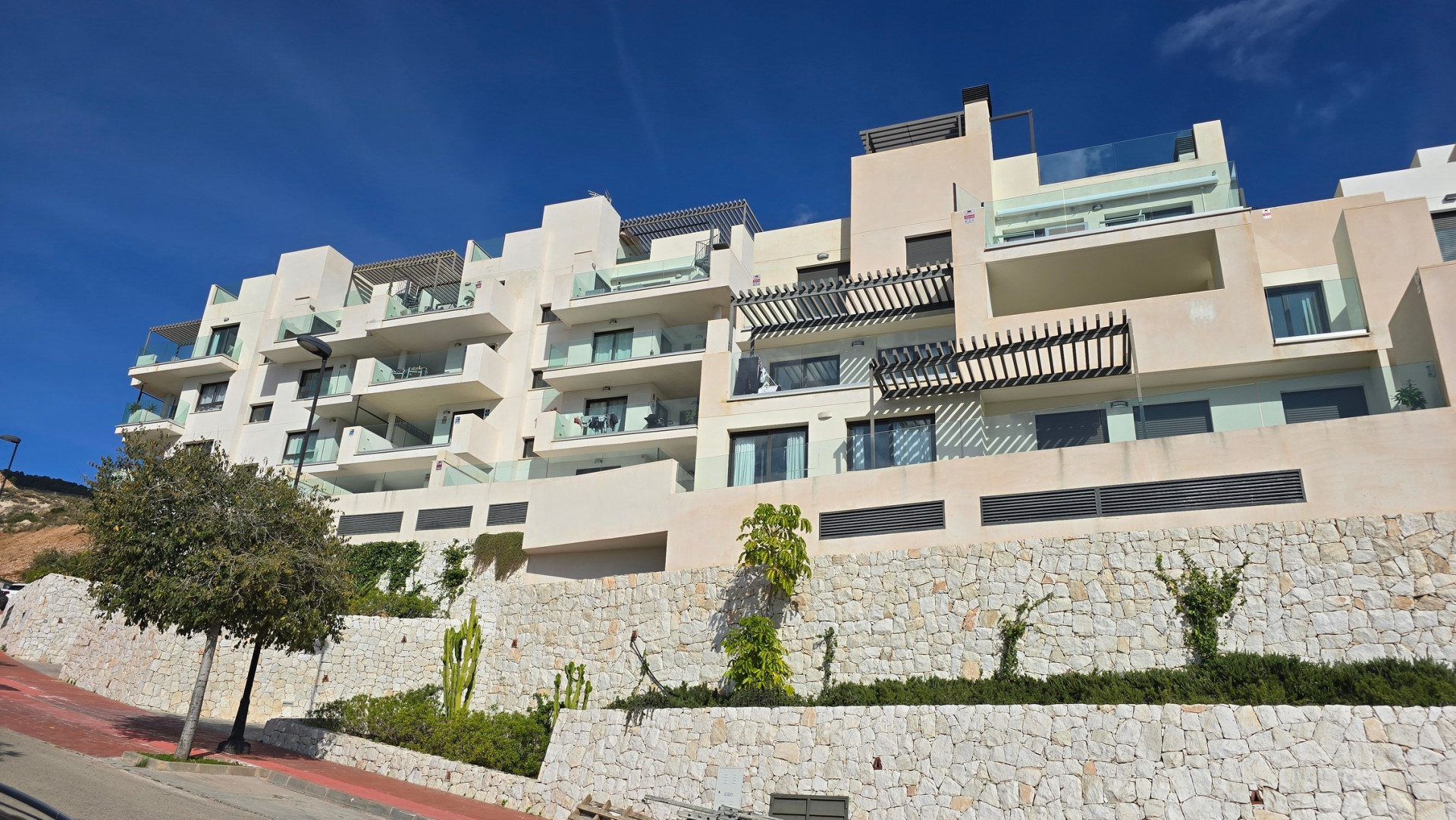 2 Bedroom Apartment in Benalmádena - Photo 10