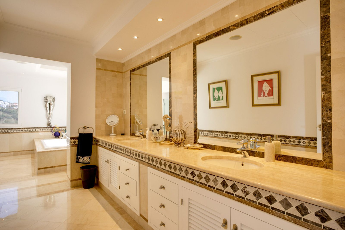 5 Bedroom Villa in Benahavís - Фото 23