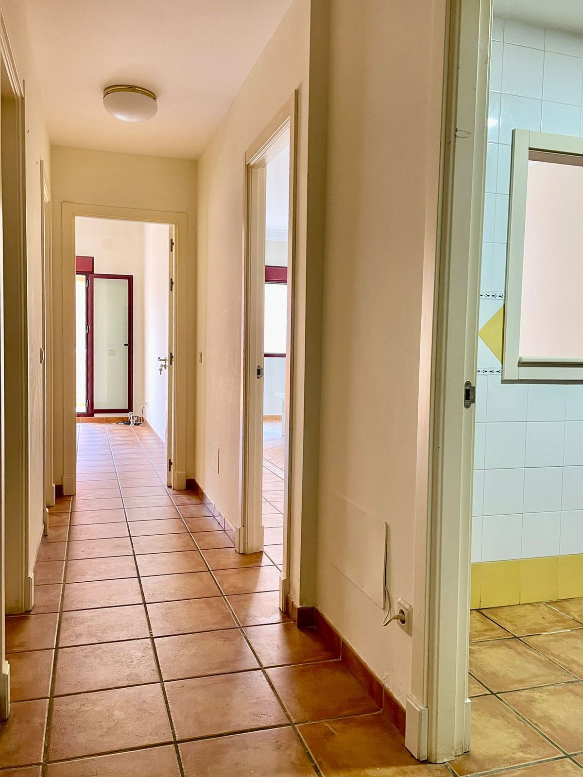 1 Bedroom Apartment in Benahavís - Photo 7