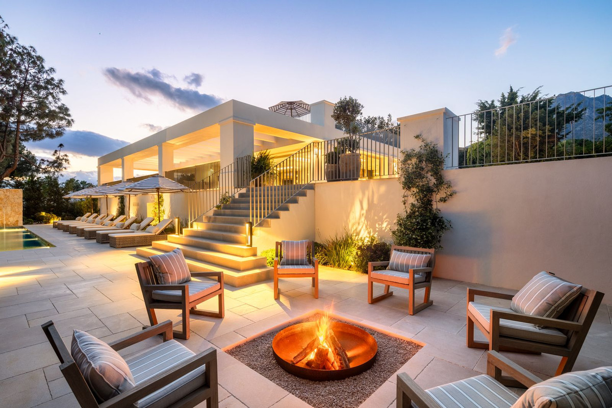 6 Bedroom Villa in Marbella - Photo 2