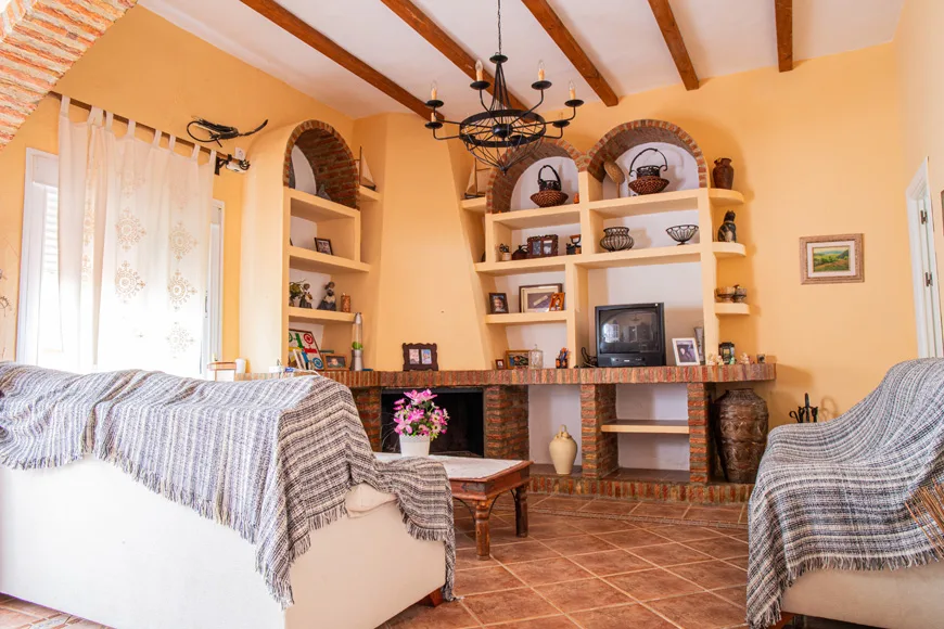 5 Bedroom Townhouse in Jimena de la Frontera - Photo 2