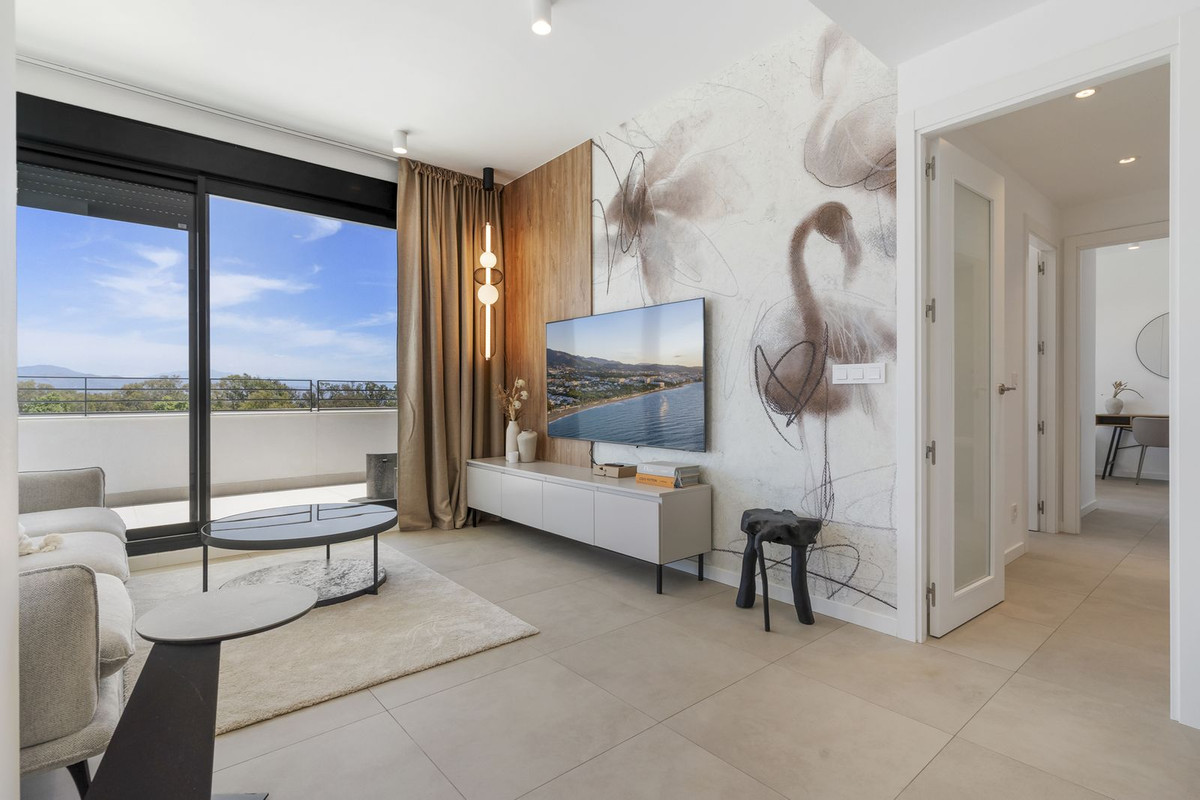2 Bedroom Penthouse in Torremolinos - Photo 9