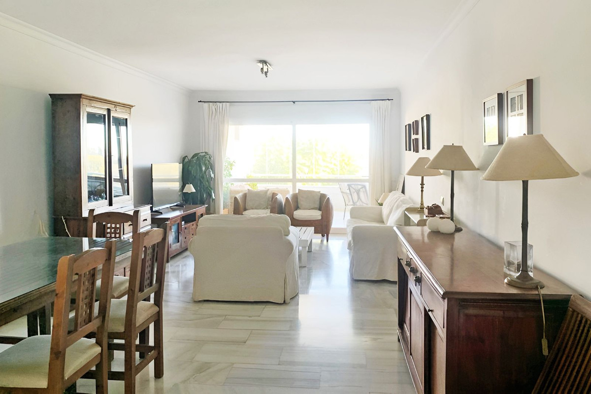 3 Bedroom Apartment in San Pedro de Alcántara - Photo 2