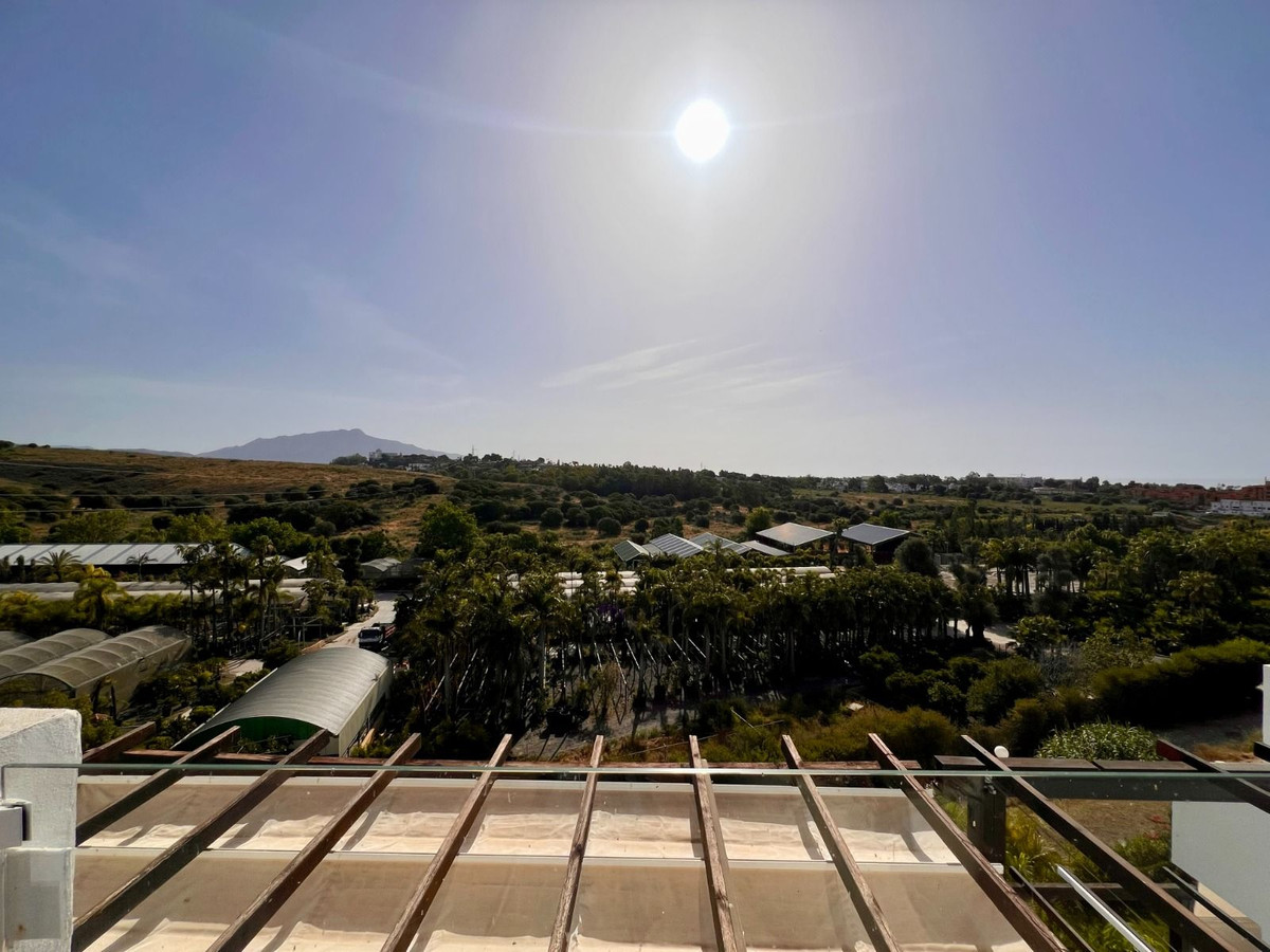3 Bedroom Penthouse in Estepona - Photo 30