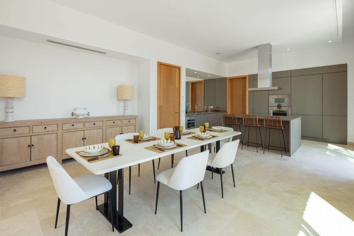 6 Bedroom Villa in Casares - Photo 14
