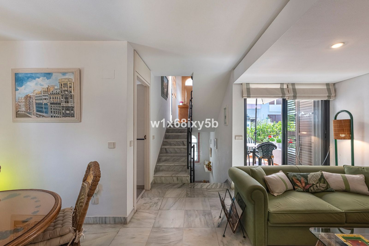 2 Bedroom Townhouse in Estepona - Photo 16