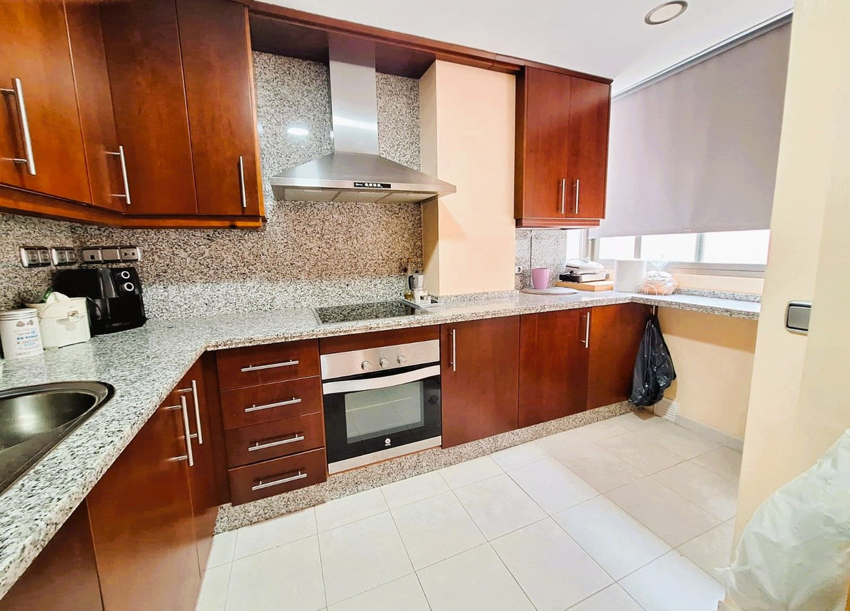 3 Bedroom Penthouse in Torremolinos - Photo 7