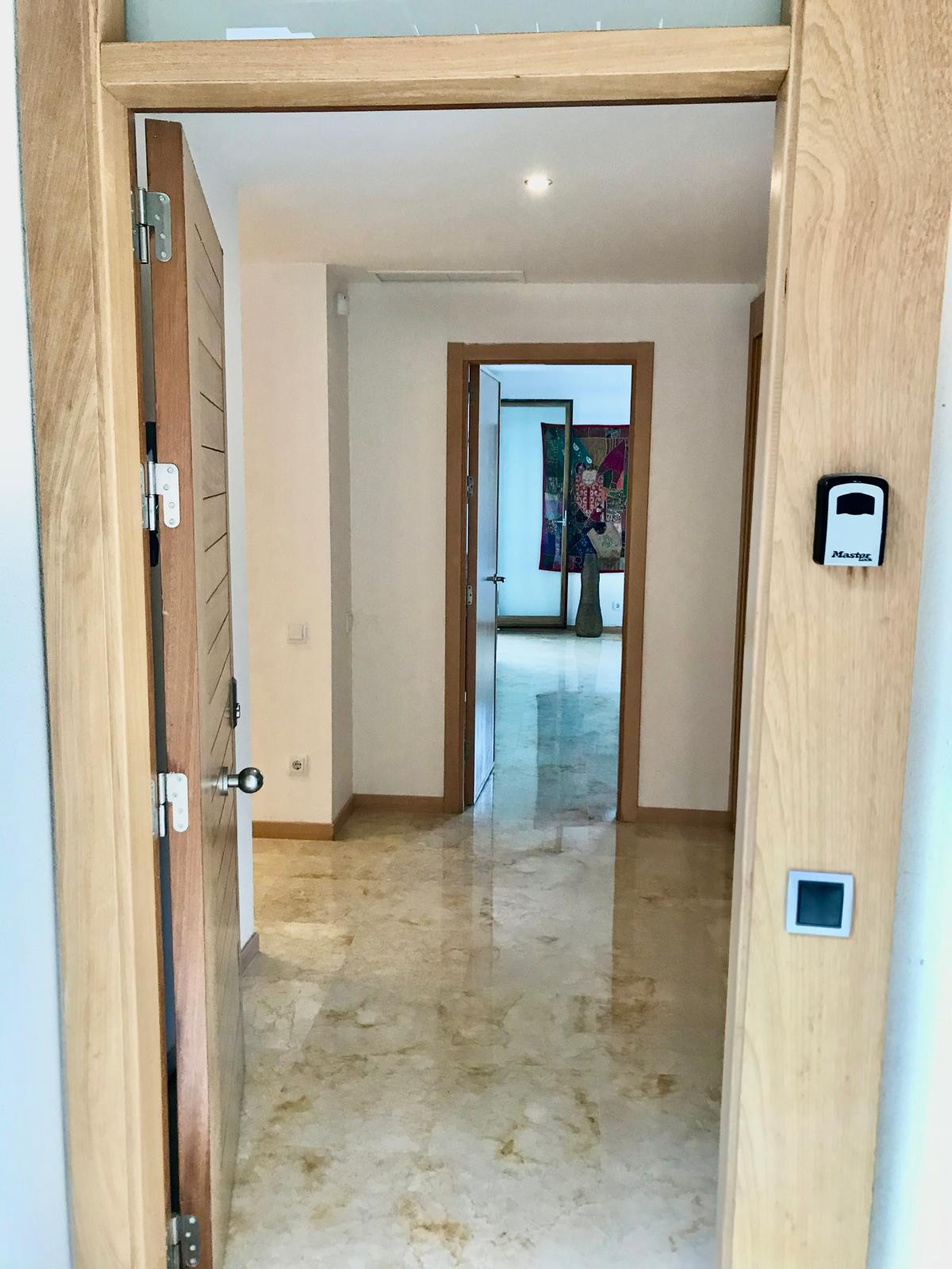 3 Bedroom Apartment in Marbella - Photo 14