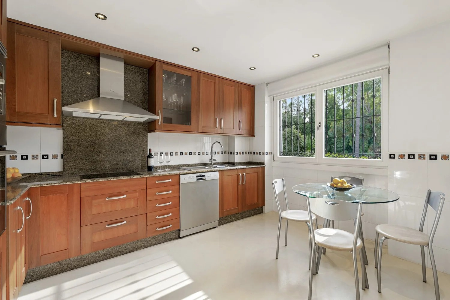 3 Bedroom Townhouse in Marbella - Photo 10