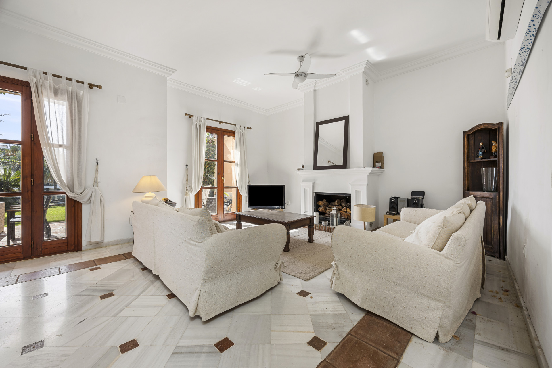4 Bedroom Townhouse in San Pedro de Alcántara - Photo 2