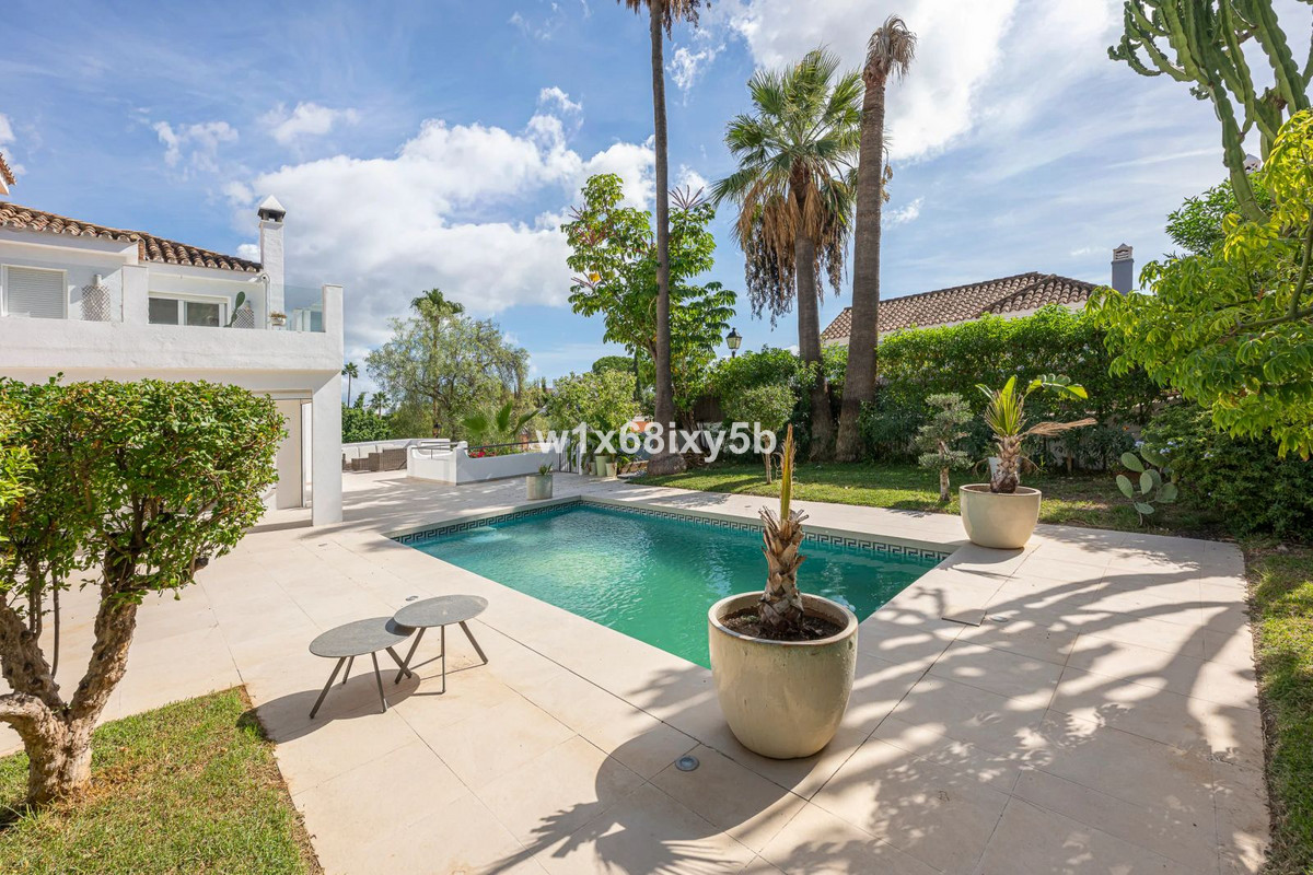 4 Bedroom Villa in Marbella - Photo 13