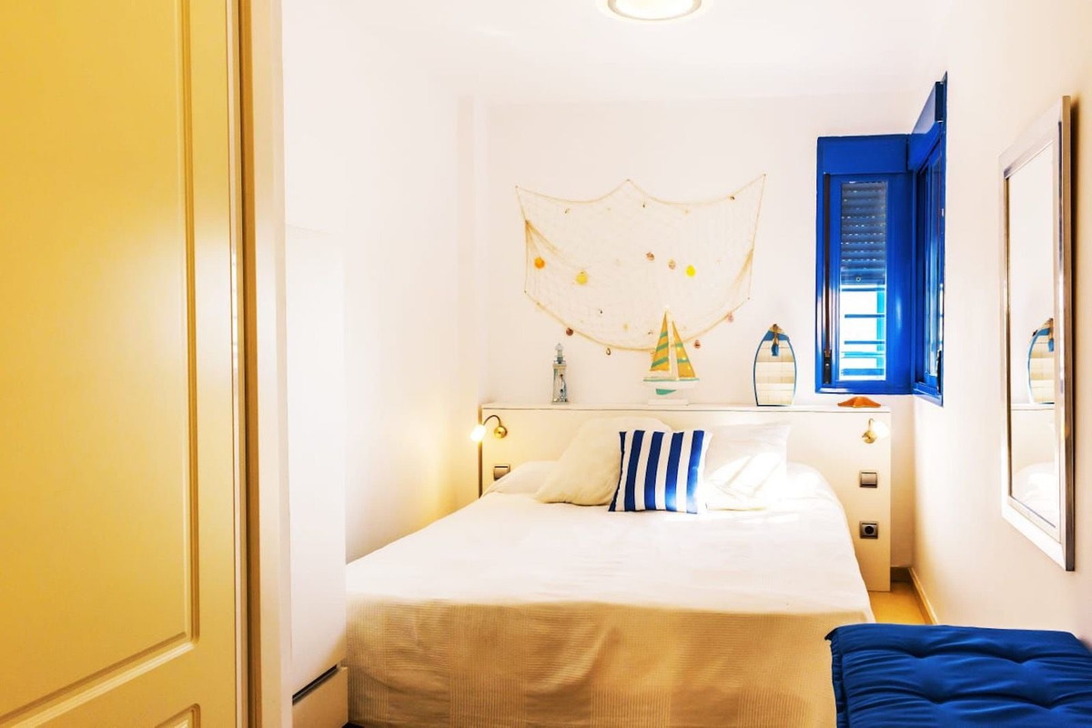1 Bedroom Penthouse in Benalmádena - Photo 5