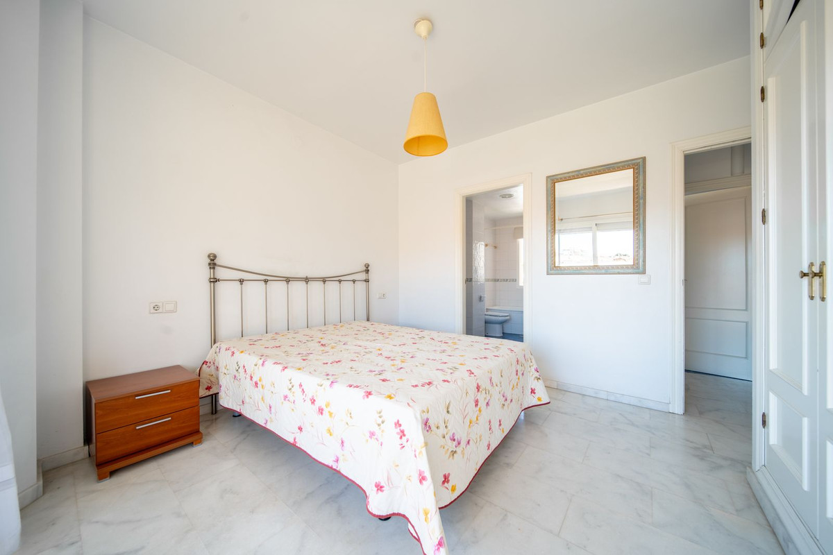 3 Bedroom Apartment in Fuengirola - Photo 17