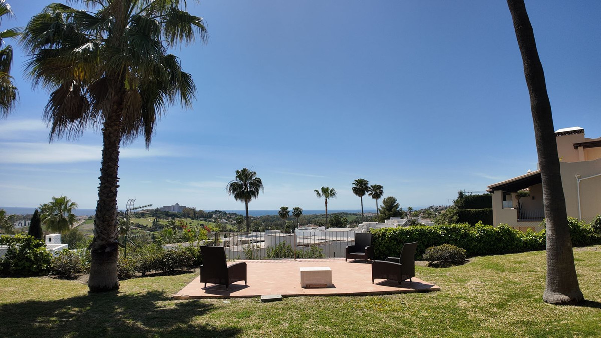 4 Bedroom Townhouse in Benahavís - Photo 17