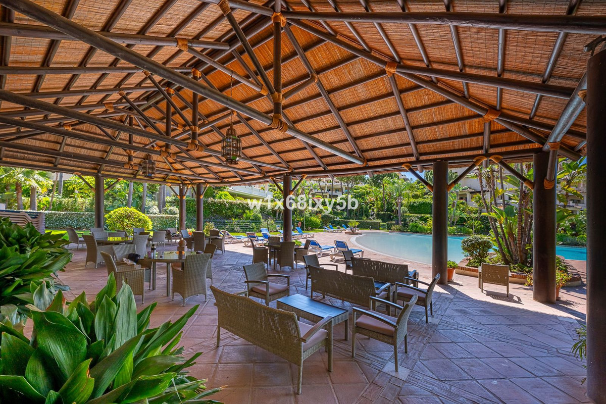 3 Bedroom Penthouse in Benahavís - Photo 28