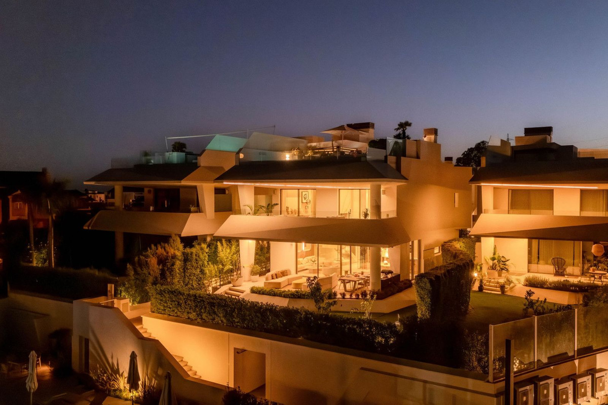 4 Bedroom Villa in Marbella - Photo 47