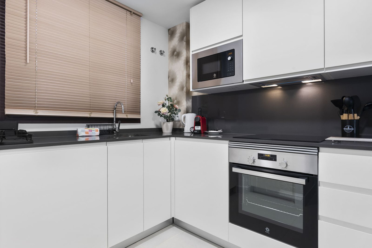 2 Bedroom Apartment in Fuengirola - Photo 12