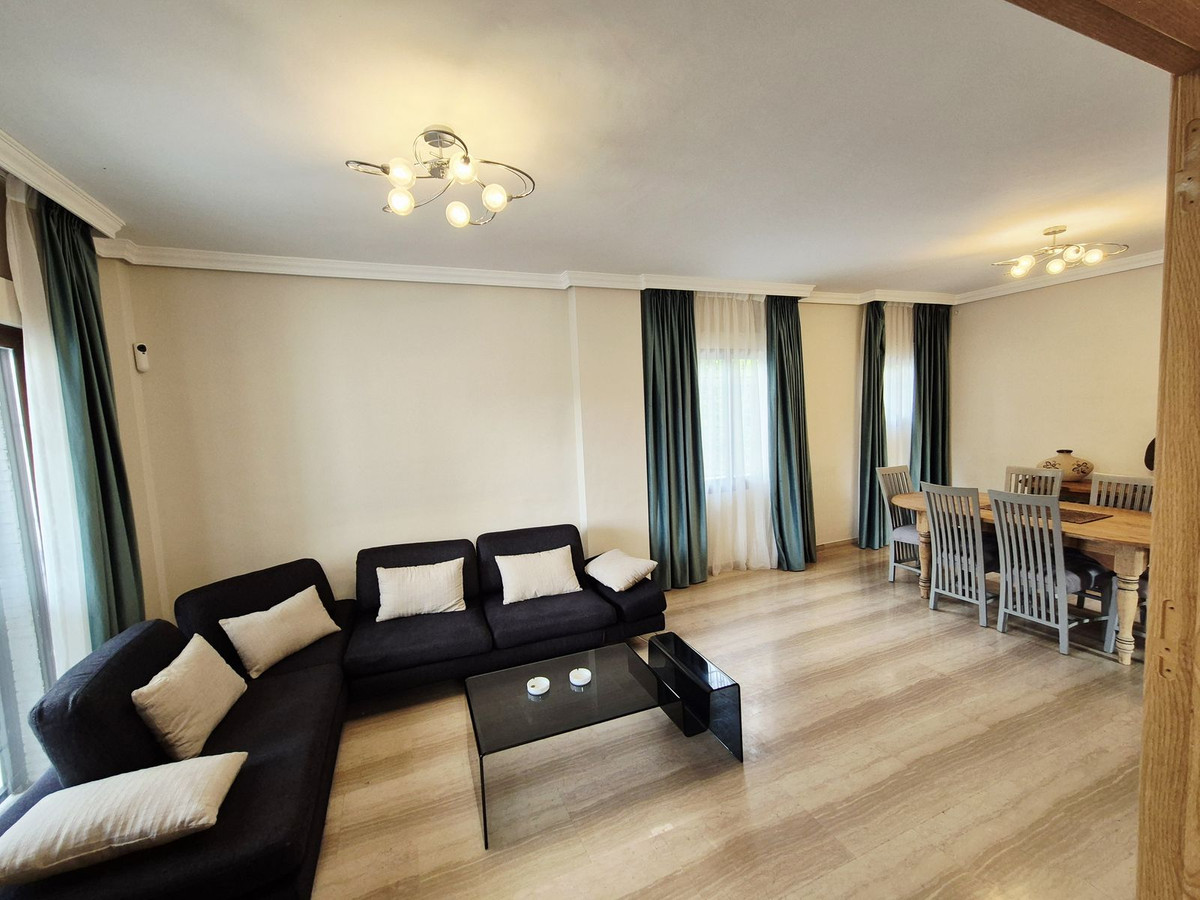 4 Bedroom Villa in San Pedro de Alcántara - Photo 12