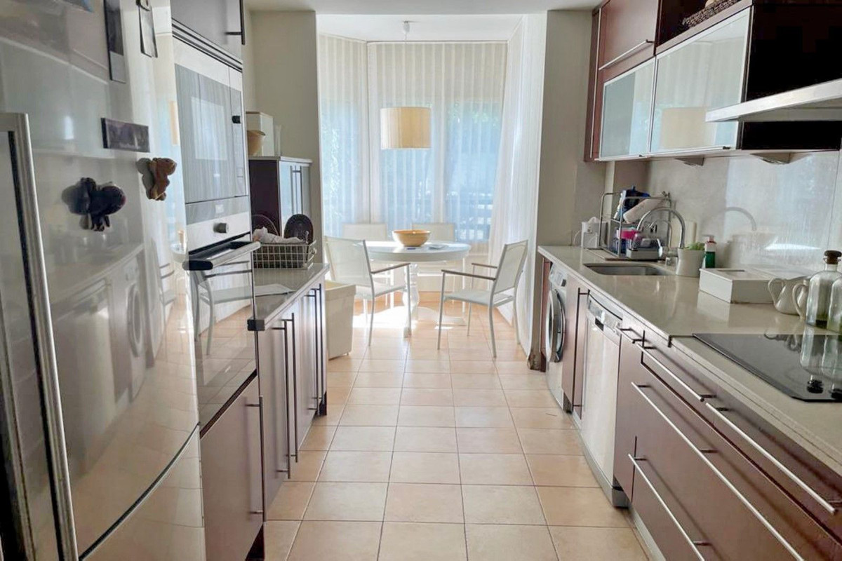 3 Bedroom Apartment in Marbella - Photo 8