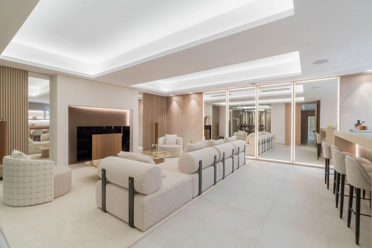 4 Bedroom Villa in Marbella - Photo 31