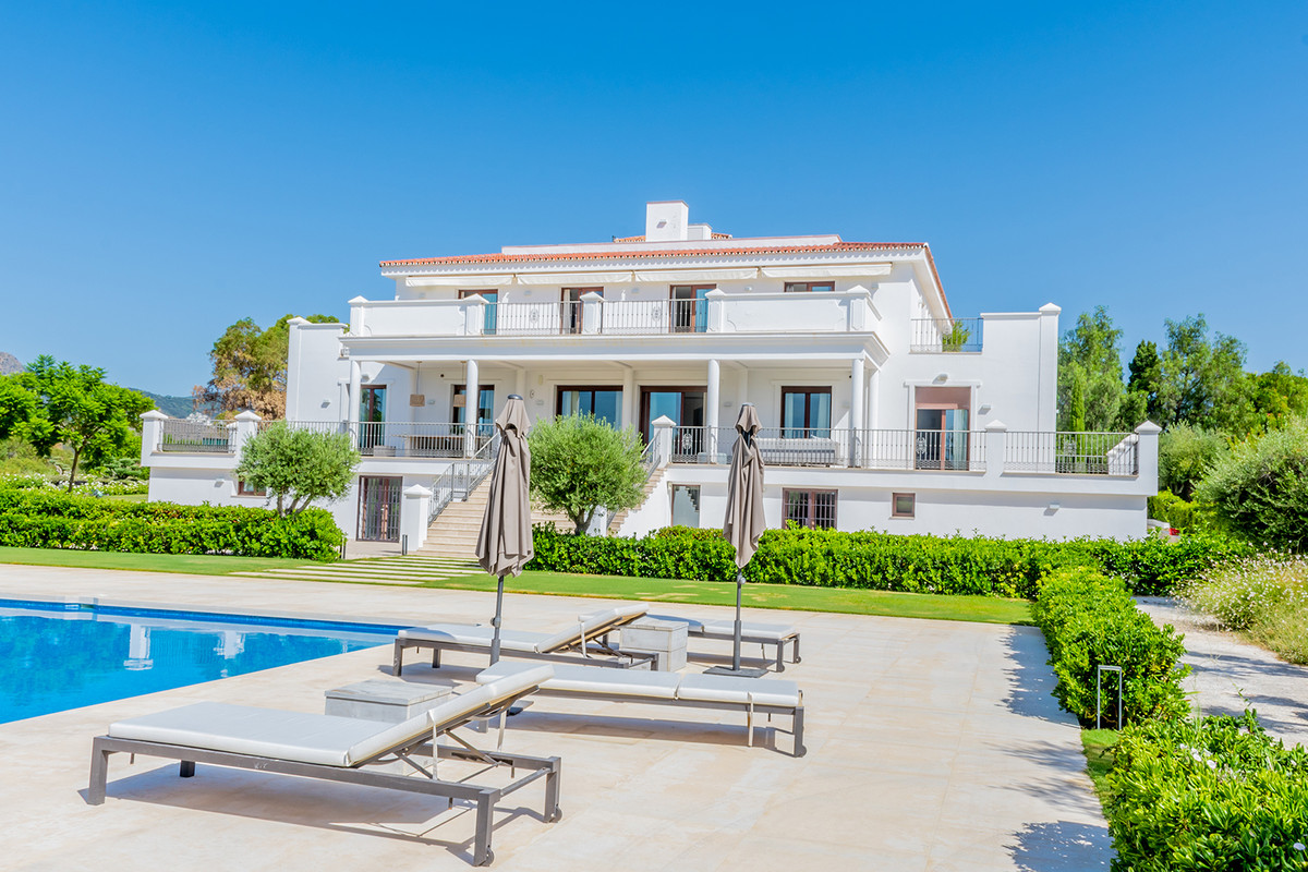 5 Bedroom Villa in San Pedro de Alcántara - Photo 4